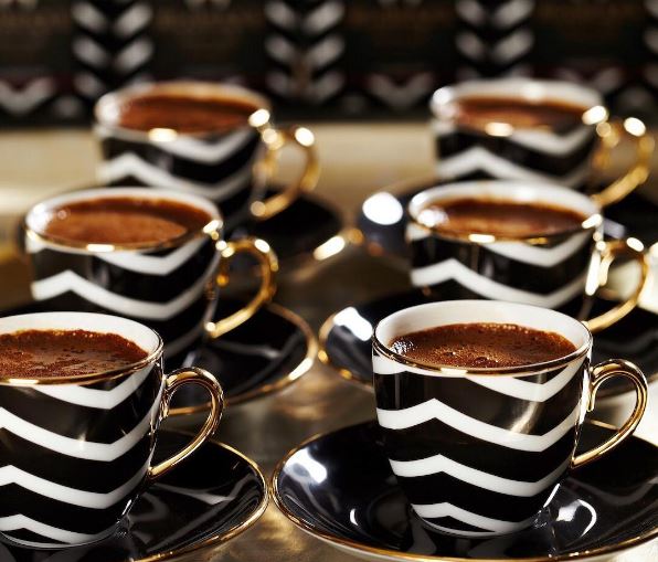 l_tasses-cafe-turc-motifs-chevrons-noir-blanc-situation_.jpg